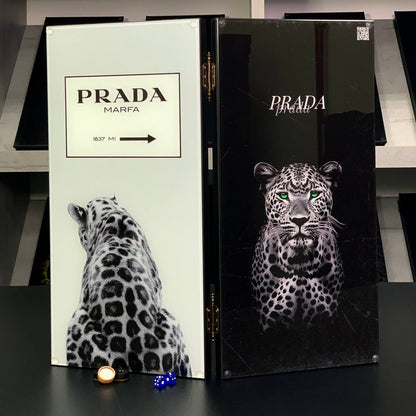 Backgammon exclusif en verre et bois, de la marque Prada. Deux tailles, prêt à offrir.