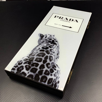 Backgammon exclusif en verre et bois, de la marque Prada. Deux tailles, prêt à offrir.