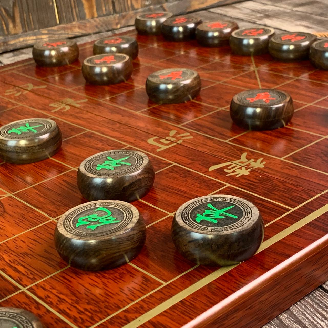 Jeu d'échecs chinois classique en bois Xiangqi, jeu d'échecs de voyage de taille compacte, cadeau insolite pour papa, prêt à offrir 