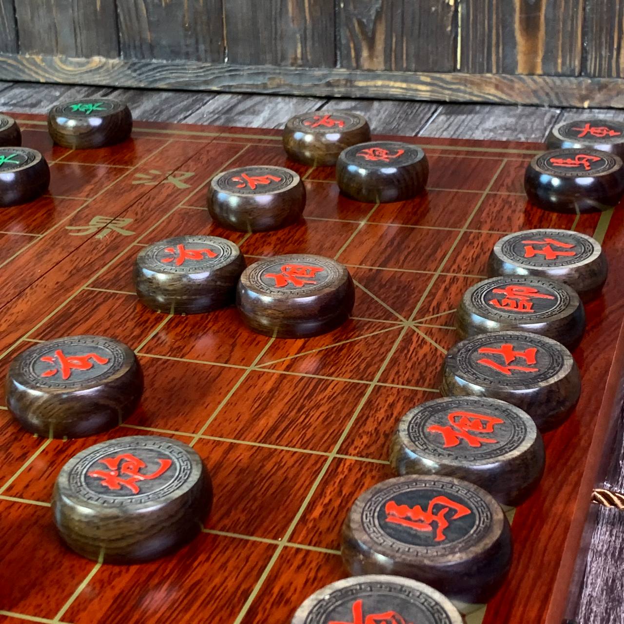 Jeu d'échecs chinois classique en bois Xiangqi, jeu d'échecs de voyage de taille compacte, cadeau insolite pour papa, prêt à offrir 