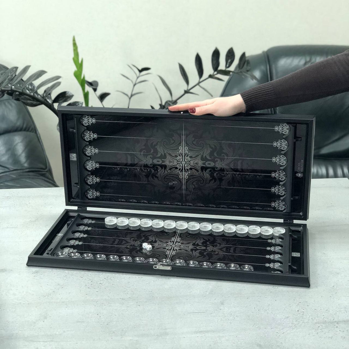 Black Abstract Glass Backgammon Set – Large 24”