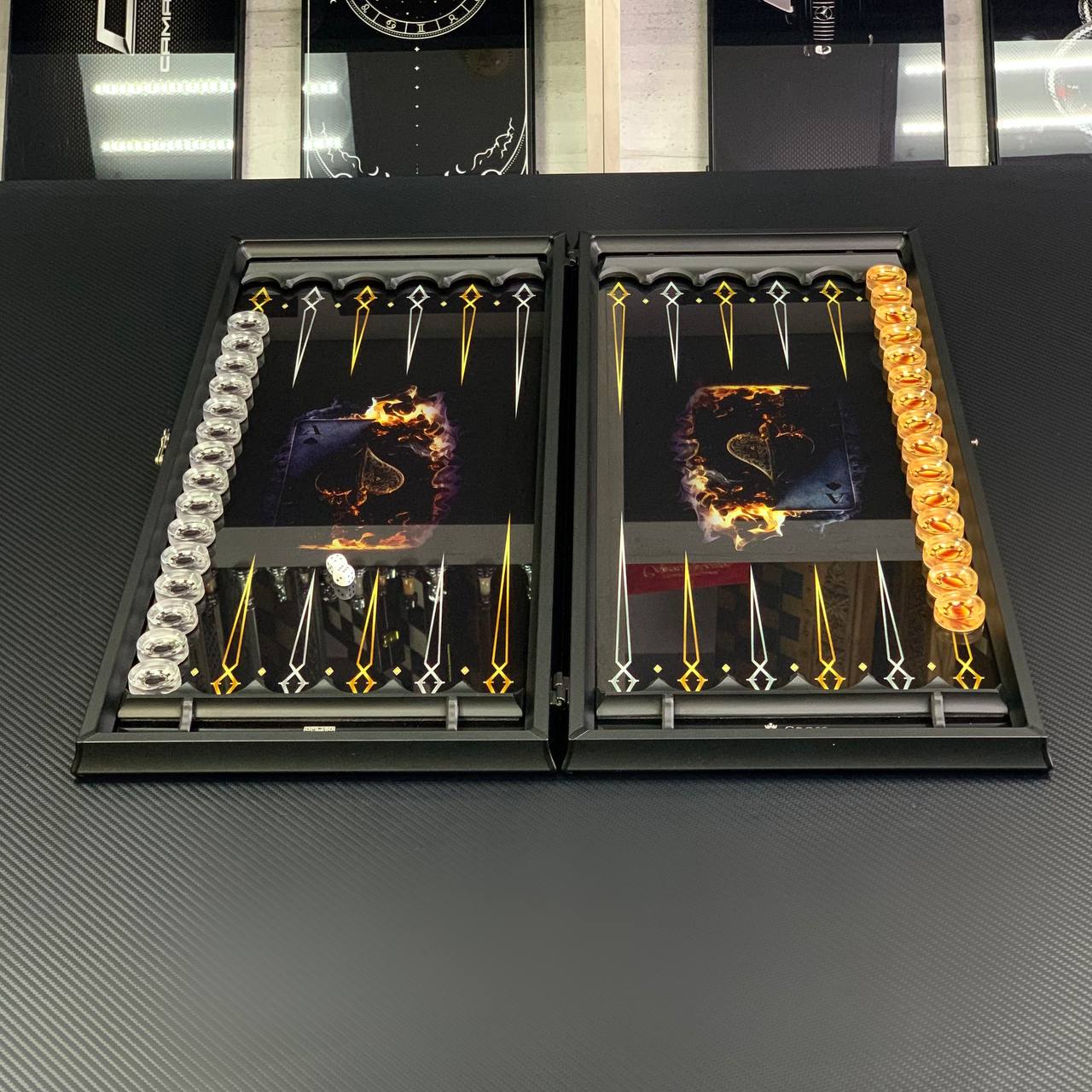 Glas-Backgammon, stilvolles Backgammon-Brett „Löwe“, 60×30 cm, Glas-Backgammon