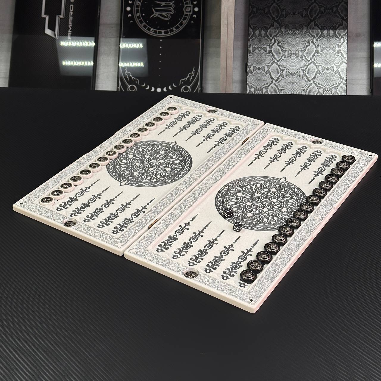 Backgammon de luxe en PIERRE ACRYLIQUE blanche X Large Jeu de société fait main, prêt à offrir