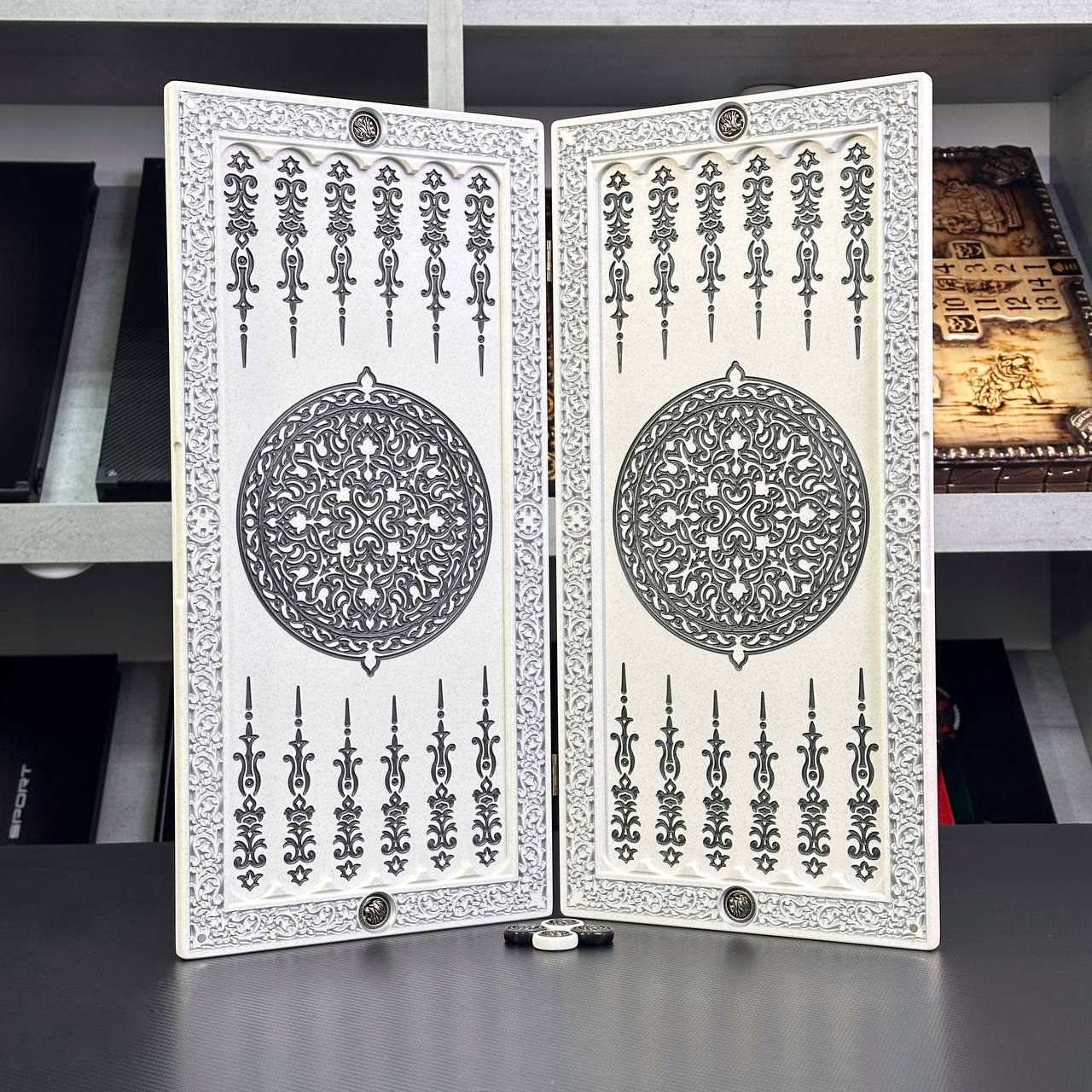 Backgammon de luxe en PIERRE ACRYLIQUE blanche X Large Jeu de société fait main, prêt à offrir