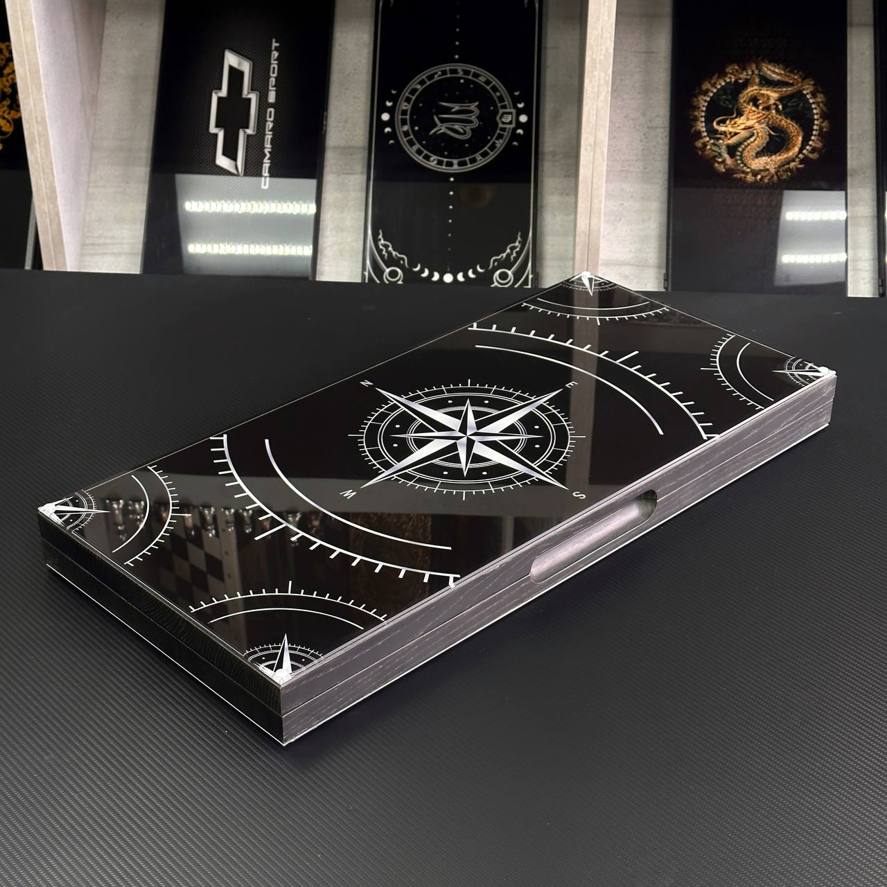 Luxuriöses Backgammon-Set aus Glas und Holz mit Kompass, Stern, Windrose, individuell anpassbar und als Geschenk geeignet