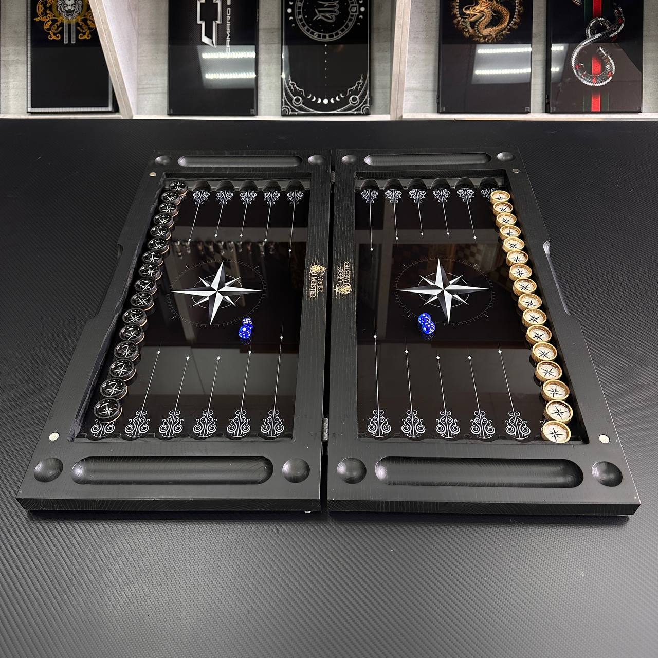 Luxuriöses Backgammon-Set aus Glas und Holz mit Kompass, Stern, Windrose, individuell anpassbar und als Geschenk geeignet