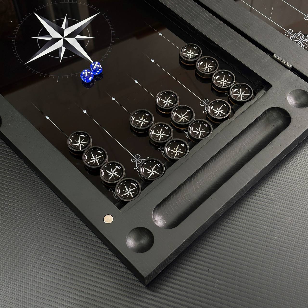 Luxuriöses Backgammon-Set aus Glas und Holz mit Kompass, Stern, Windrose, individuell anpassbar und als Geschenk geeignet