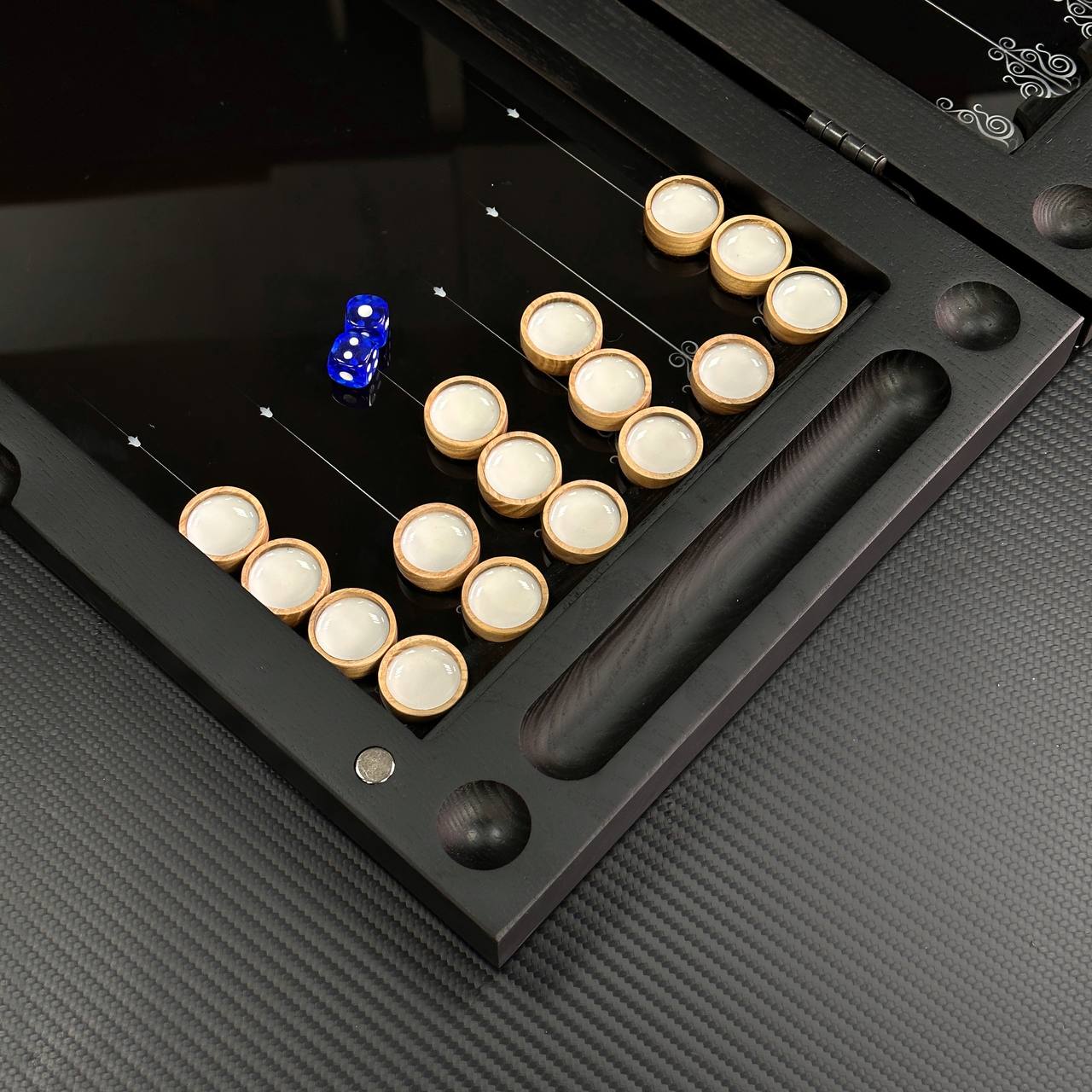 Luxuriöses Backgammon-Set aus Glas und Holz mit Nashorn, individuell gestaltet und als Geschenk geeignet