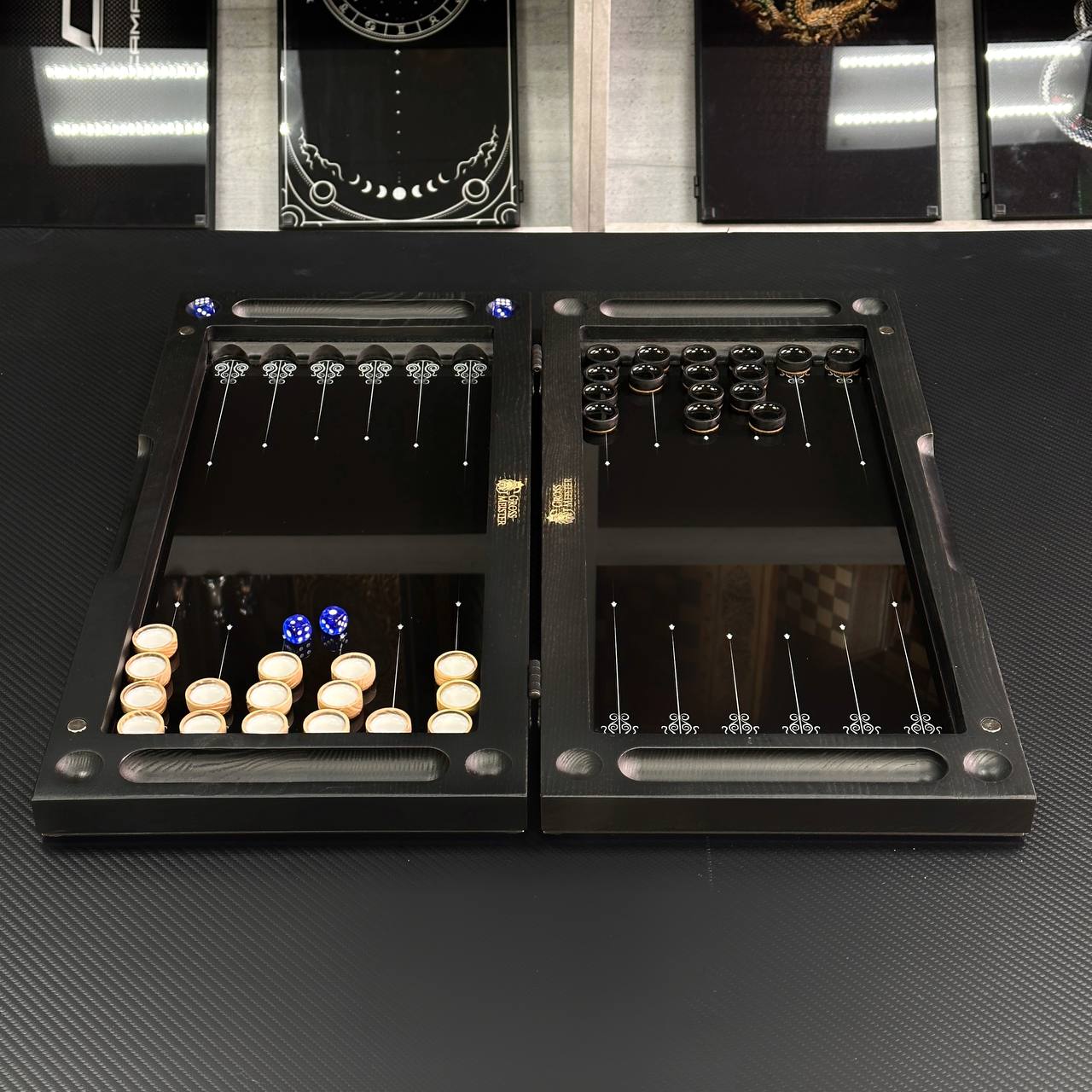 Luxuriöses Backgammon-Set aus Glas und Holz mit Nashorn, individuell gestaltet und als Geschenk geeignet