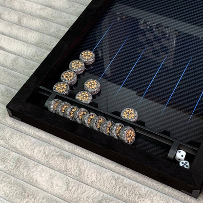 Luxuriöses handgefertigtes Backgammon-Set aus Metall und Carbon 60*30cm mit Acrylsteinstücken, Geschenkfertig VIP, blaue Linien