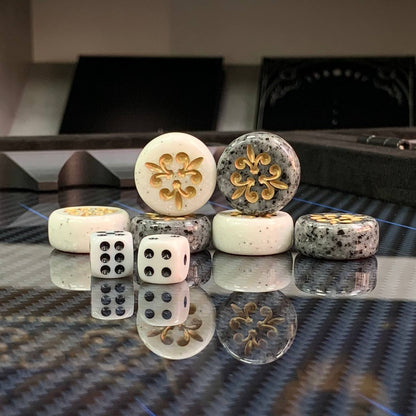 Luxuriöses handgefertigtes Backgammon-Set aus Metall und Carbon 60*30cm mit Acrylsteinstücken, Geschenkfertig VIP, blaue Linien