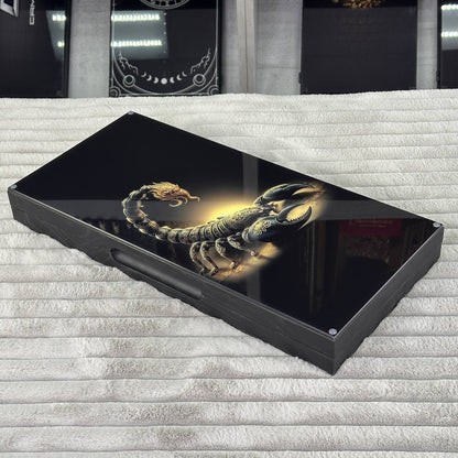 Luxuriöses Backgammon-Set aus Glas und Holz mit goldenem Skorpion und Panther, individuell gestaltet und als Geschenk geeignet