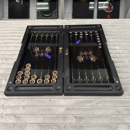 Luxuriöses Backgammon-Set aus Glas und Holz mit goldenem Skorpion und Panther, individuell gestaltet und als Geschenk geeignet
