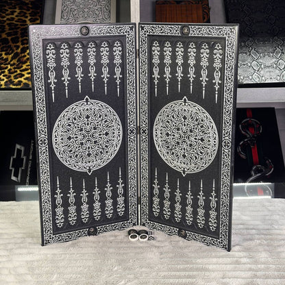 Luxus-Backgammon aus schwarzem Acrylstein "Silver Lion" 58×28cm, Light-Version, Steinbrett, Geschenkfertig