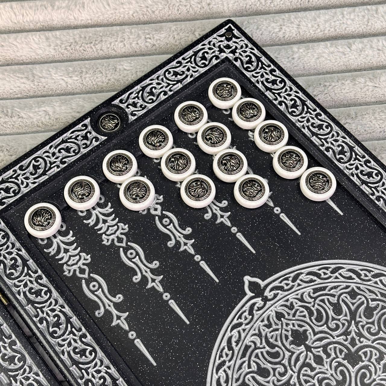 Luxus-Backgammon aus schwarzem Acrylstein "Silver Lion" 58×28cm, Light-Version, Steinbrett, Geschenkfertig