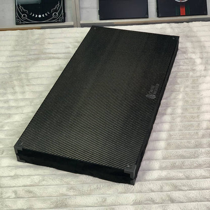 Luxuriöses handgefertigtes Backgammon-Set aus Metall und Carbon 60*30cm mit Metallteilen, Geschenkfertig VIP