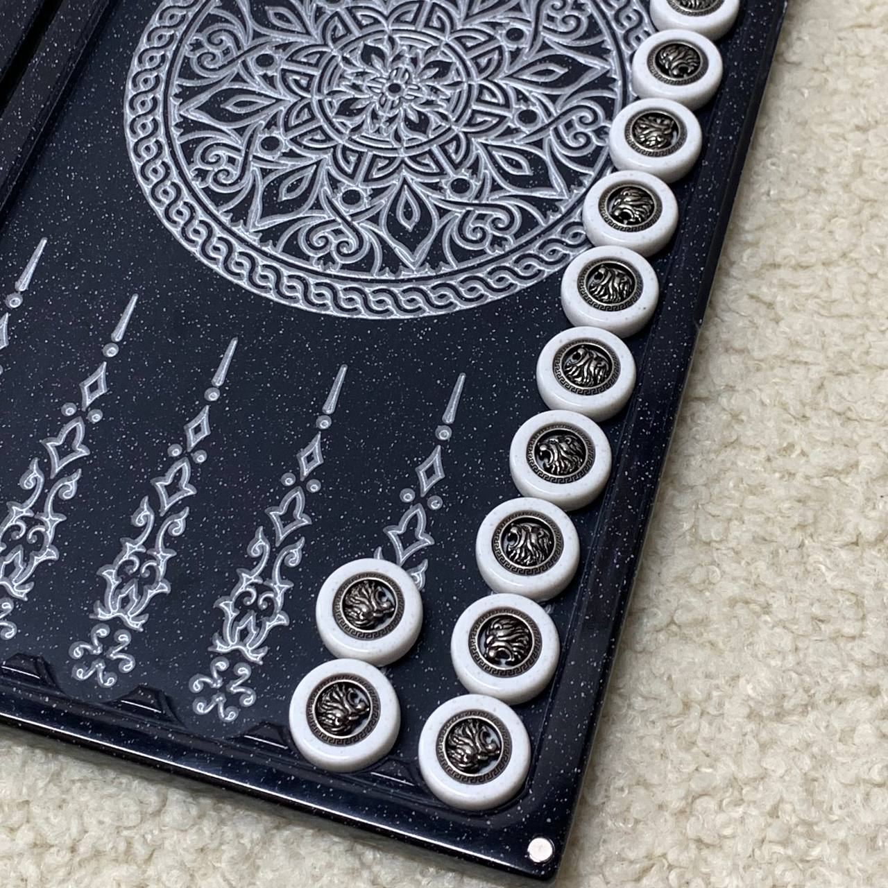 Luxus-Backgammon aus schwarzem Acrylstein "Silver Lion" 37 x 19 cm, leichte Version, Steinbrett, Geschenkfertig