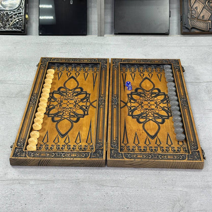 Jeu de backgammon en bois "Loup", 46×23×3cm, prêt à offrir et personnalisé.