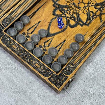 Jeu de backgammon en bois "Loup", 46×23×3cm, prêt à offrir et personnalisé.