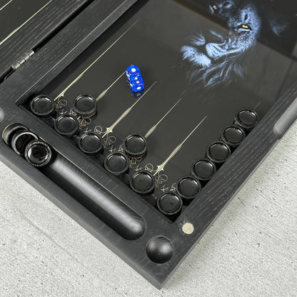 Backgammon-Set aus Glas und Holz mit klassischem minimalistischem Design, individuell anpassbar und als Geschenk geeignet