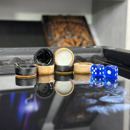 Backgammon-Set aus Glas und Holz mit klassischem minimalistischem Design, individuell anpassbar und als Geschenk geeignet