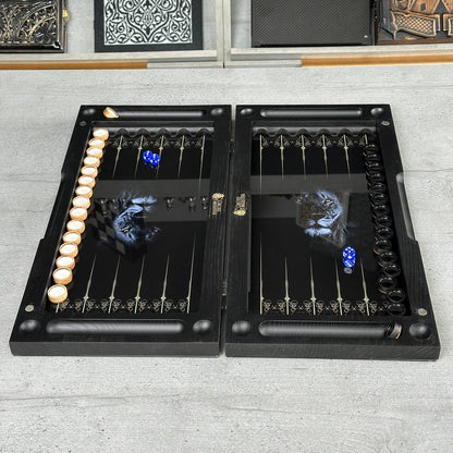Backgammon-Set aus Glas und Holz mit klassischem minimalistischem Design, individuell anpassbar und als Geschenk geeignet