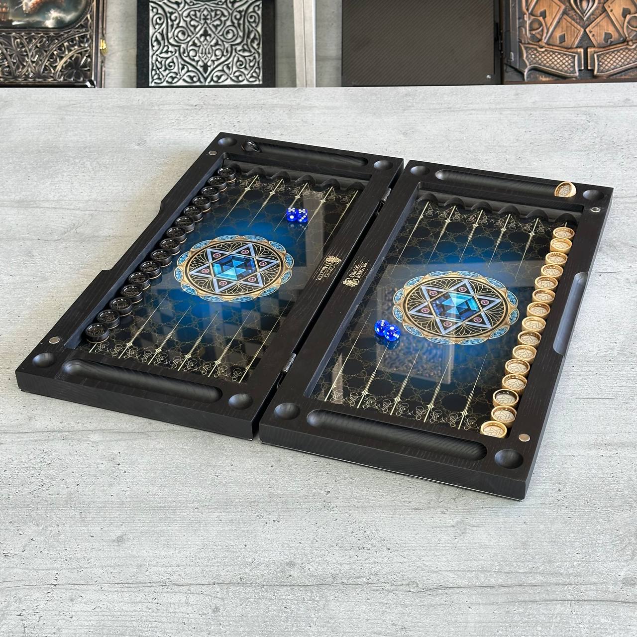 Backgammon-Set aus Glas und Holz mit Davidstern, individuell anpassbar und als Geschenk geeignet
