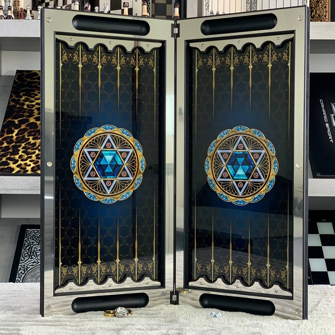 Luxuriöses Backgammon aus Metall mit gehärtetem Glas – Exklusives Design, handgefertigt, anpassbar