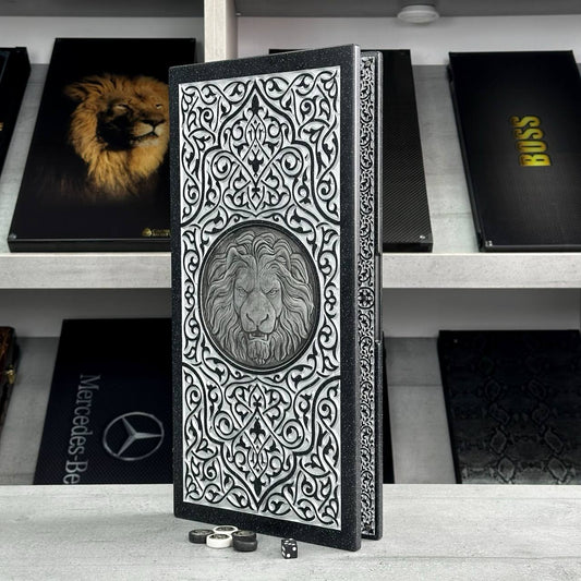 Luxus-Backgammon aus schwarzem Acrylstein "Silver Lion" 47×23cm, Steinbrett, Geschenkfertig | Kostenlose weltweite Lieferung