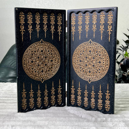 Luxus-Backgammon aus schwarzem Acrylstein „Goldener Löwe“ Minigröße 37 x 18,5 cm, Reisegröße, Geschenkfertig | Kostenlose weltweite Lieferung