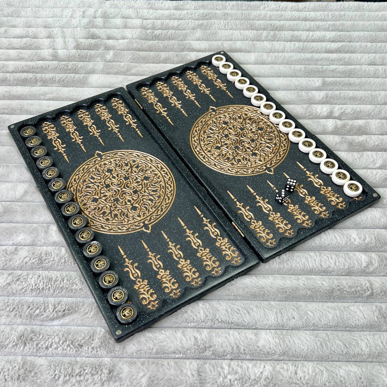 Luxus-Backgammon aus schwarzem Acrylstein „Goldener Löwe“ Minigröße 37 x 18,5 cm, Reisegröße, Geschenkfertig | Kostenlose weltweite Lieferung