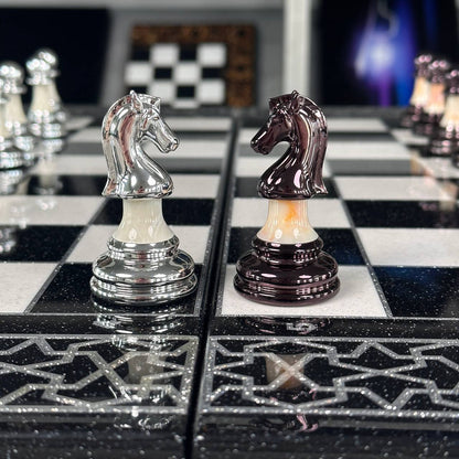 Jeu d'échecs et de backgammon en pierre acrylique noire de luxe « Lion » – Exclusif, original, personnalisable