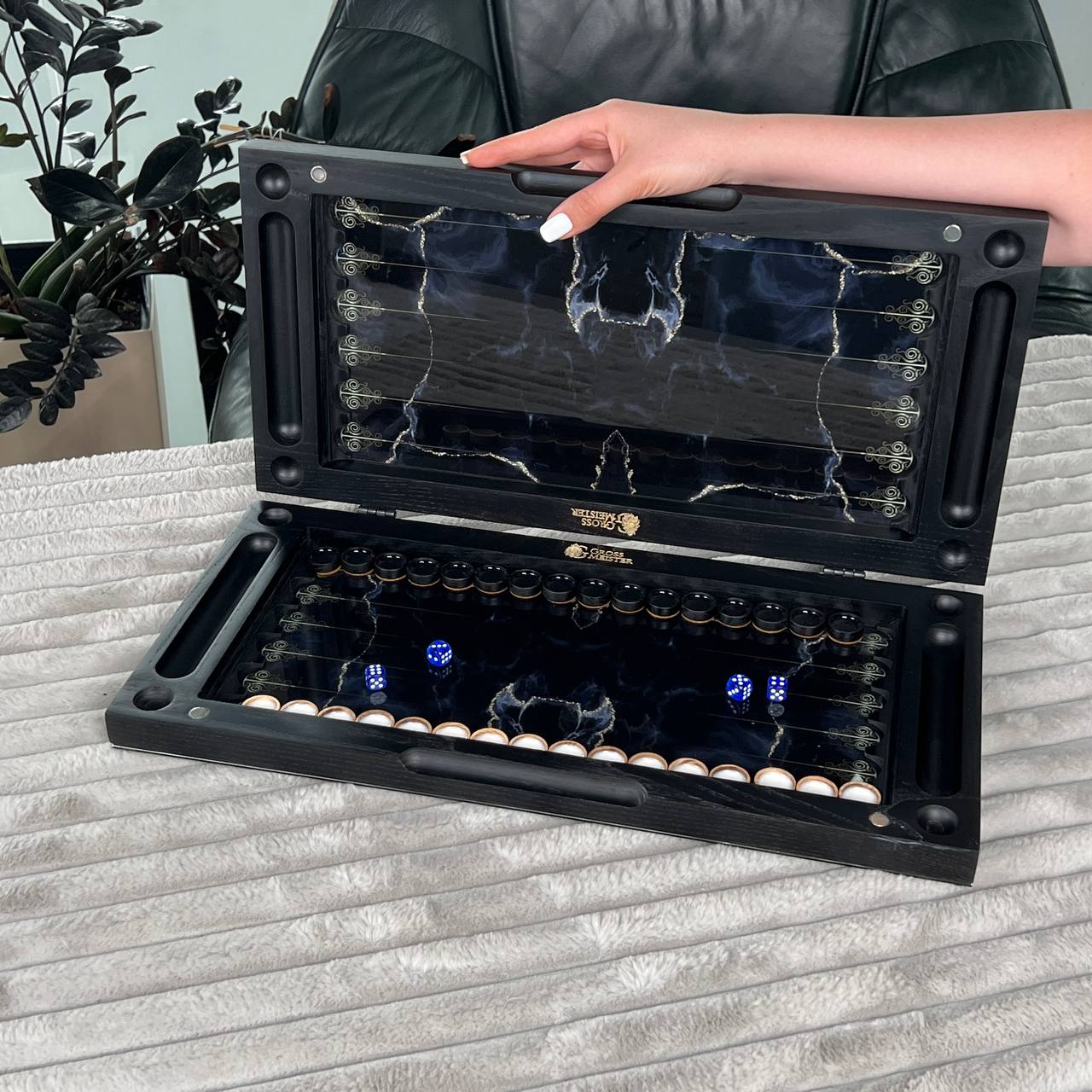 Jeu d'échecs et de backgammon en verre 3 en 1 dans un cadre en bois, 2 tailles, un jeu de société luxueux prêt à offrir