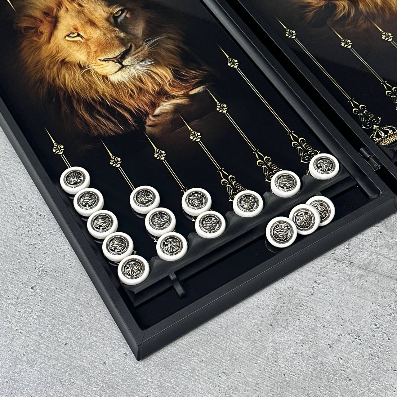 Handgefertigtes luxuriöses Backgammon-Set aus Glas, 61 x 27 cm. Individuell gestaltet, als Geschenk geeignet