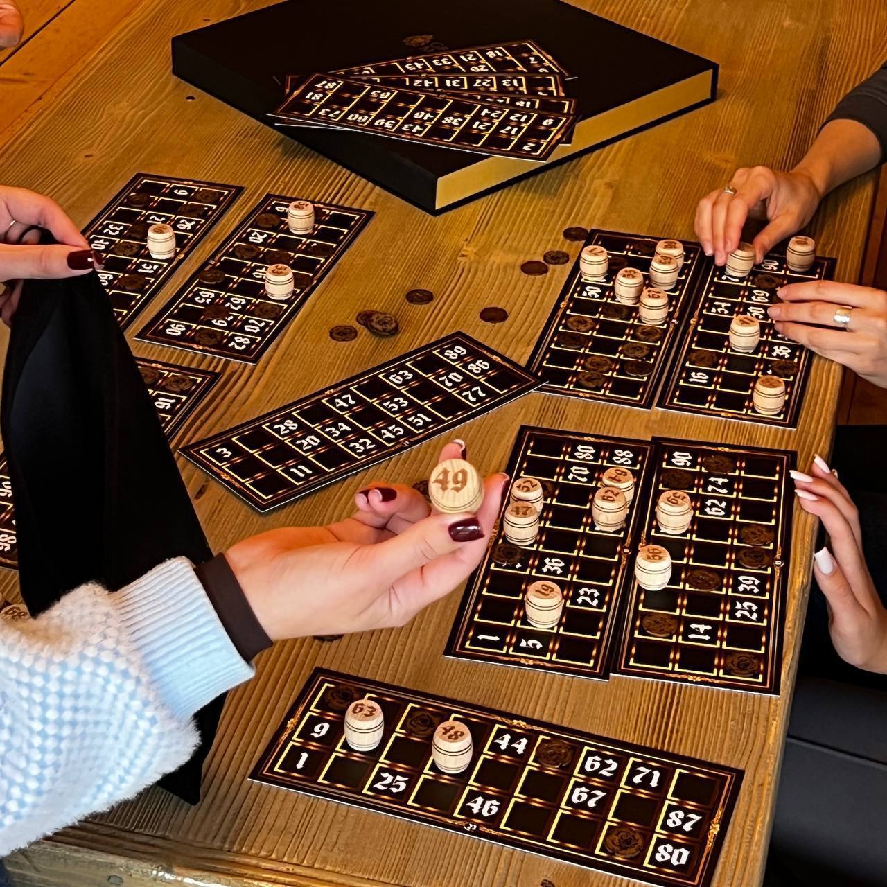 Loto : un jeu de société classique avec une touche moderne inhabituelle, art.410102. Prêt à offrir.