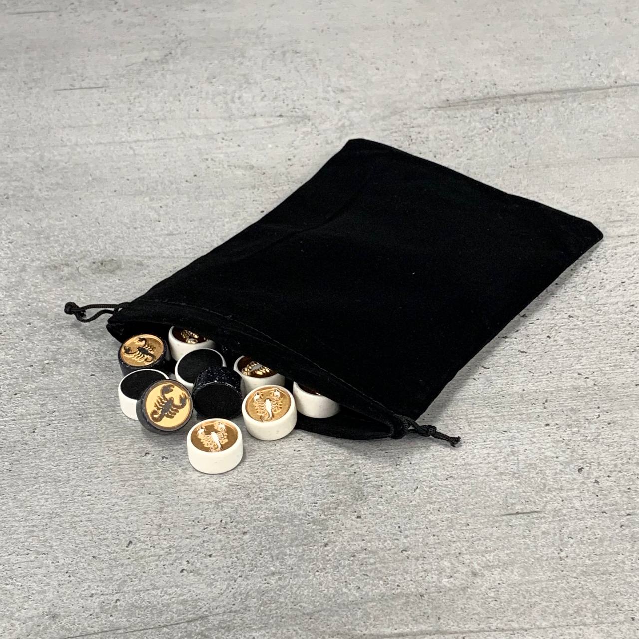 Jeu de dames en assortiment, 29 mm. Pour le jeu de backgammon et de dames. 