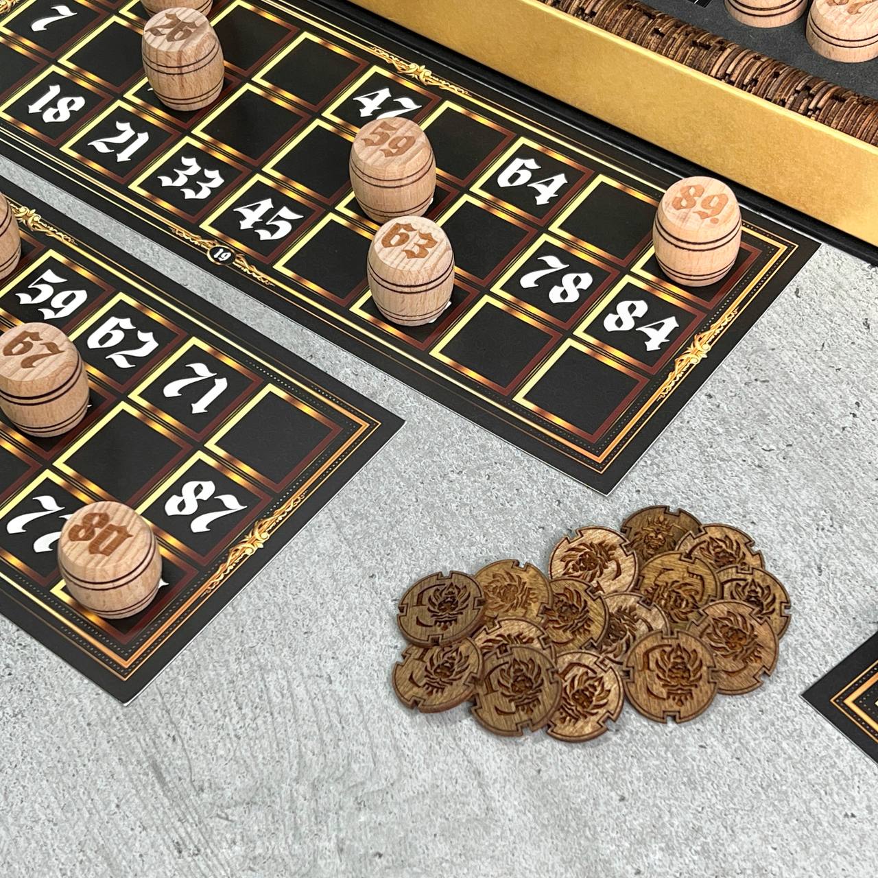 Loto : un jeu de société classique avec une touche moderne inhabituelle, art.410102. Prêt à offrir.