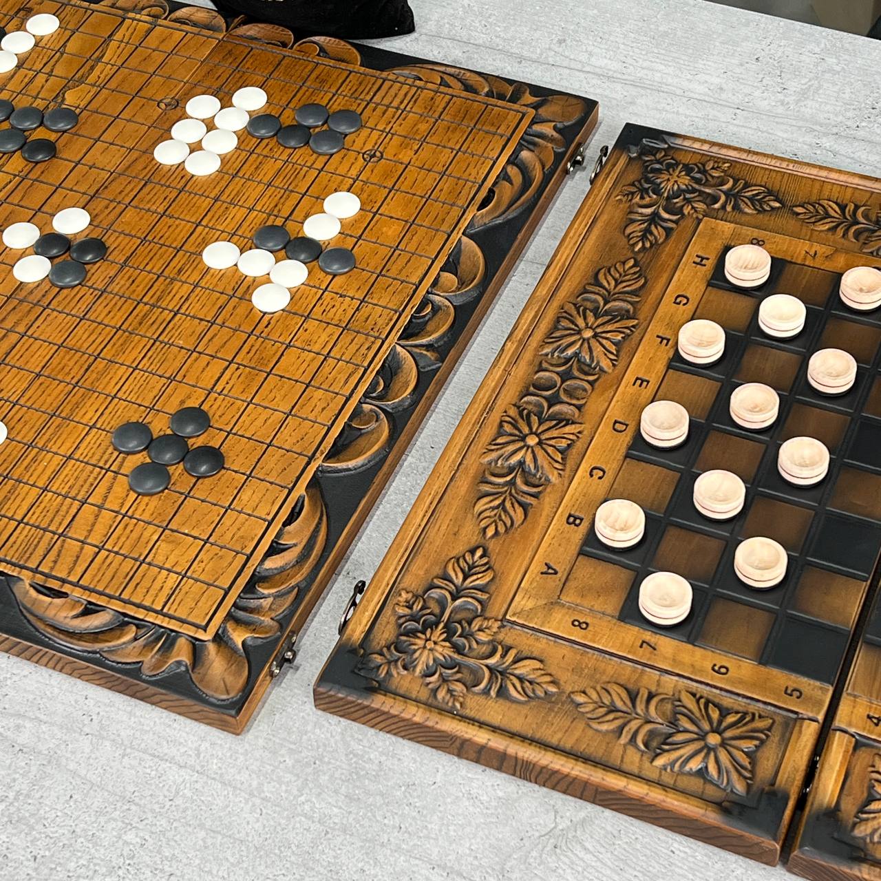 Executive Game Geschenkset – Backgammon &amp; Domino mit Geld-inspiriertem Design. Geschenkfertig mit kostenlosem Versand