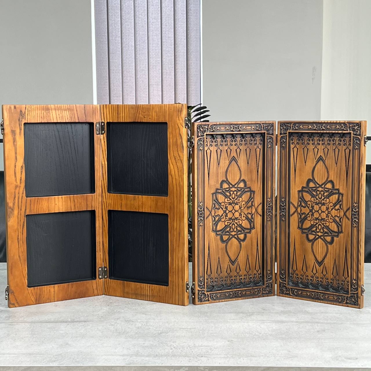 Executive Game Geschenkset – Backgammon &amp; Domino mit Geld-inspiriertem Design. Geschenkfertig mit kostenlosem Versand