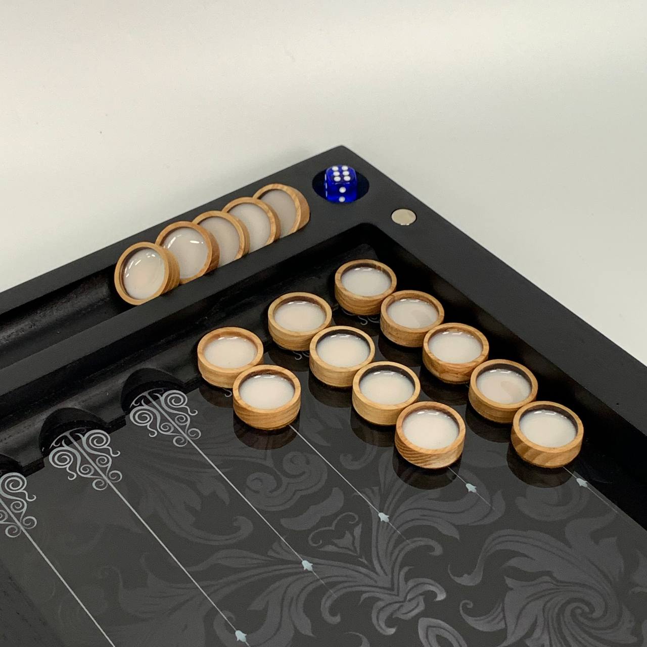 Luxury Wind Rose Glass&Wood Backgammon Set — 20" Handcrafted Black Ash Wood & Tempered Glass Board