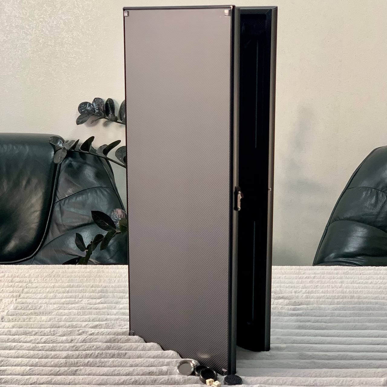 Jeu de backgammon de luxe en carbone avec base en aluminium, 61 x 26,5 cm, prêt à offrir