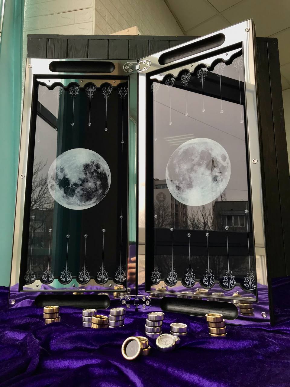 Backgammon de luxe en métal avec verre trempé - Design exclusif, fait à la main, personnalisable