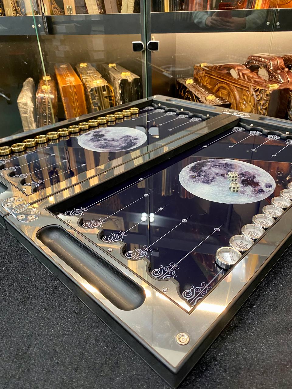 Backgammon de luxe en métal avec verre trempé - Design exclusif, fait à la main, personnalisable