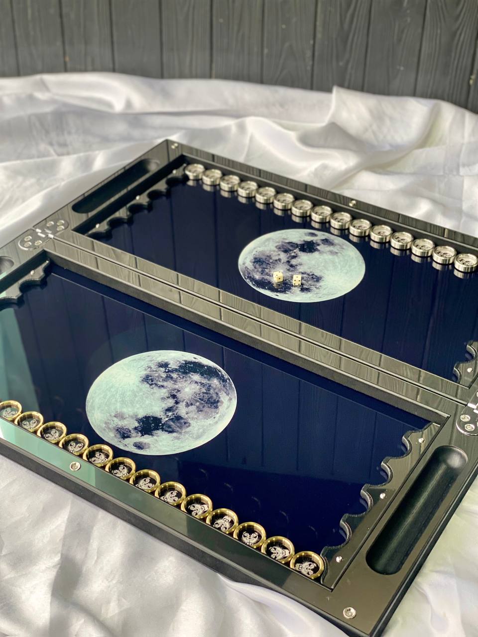 Backgammon de luxe en métal avec verre trempé - Design exclusif, fait à la main, personnalisable