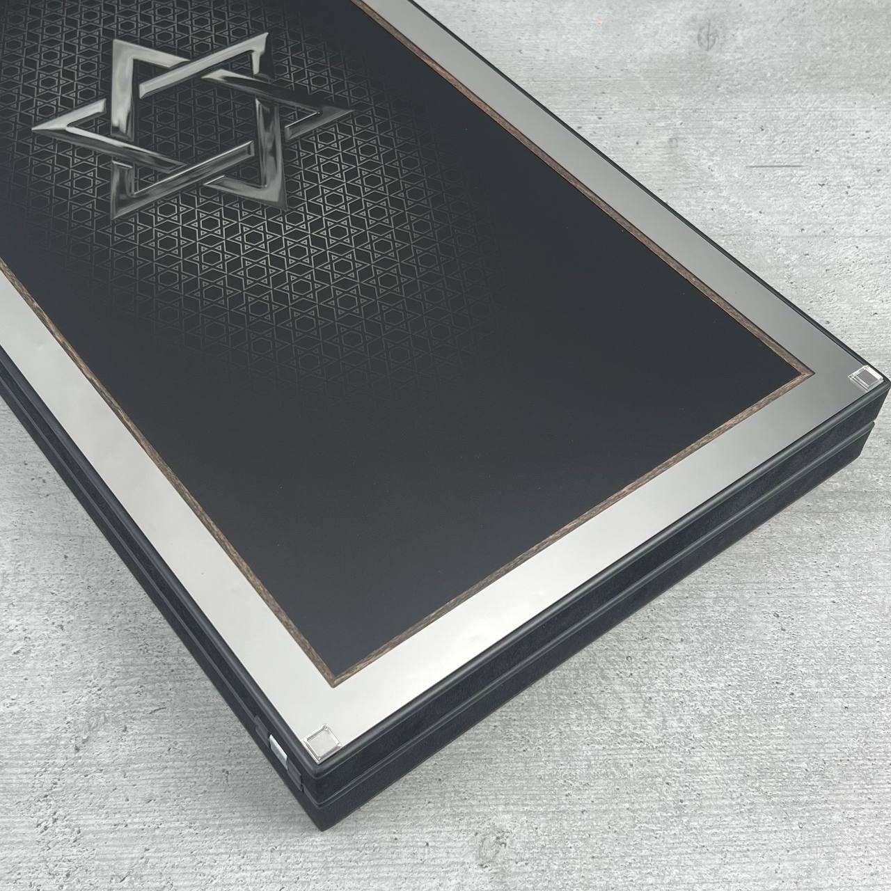 Backgammon de luxe en métal avec verre trempé - Design exclusif, fait à la main, personnalisable
