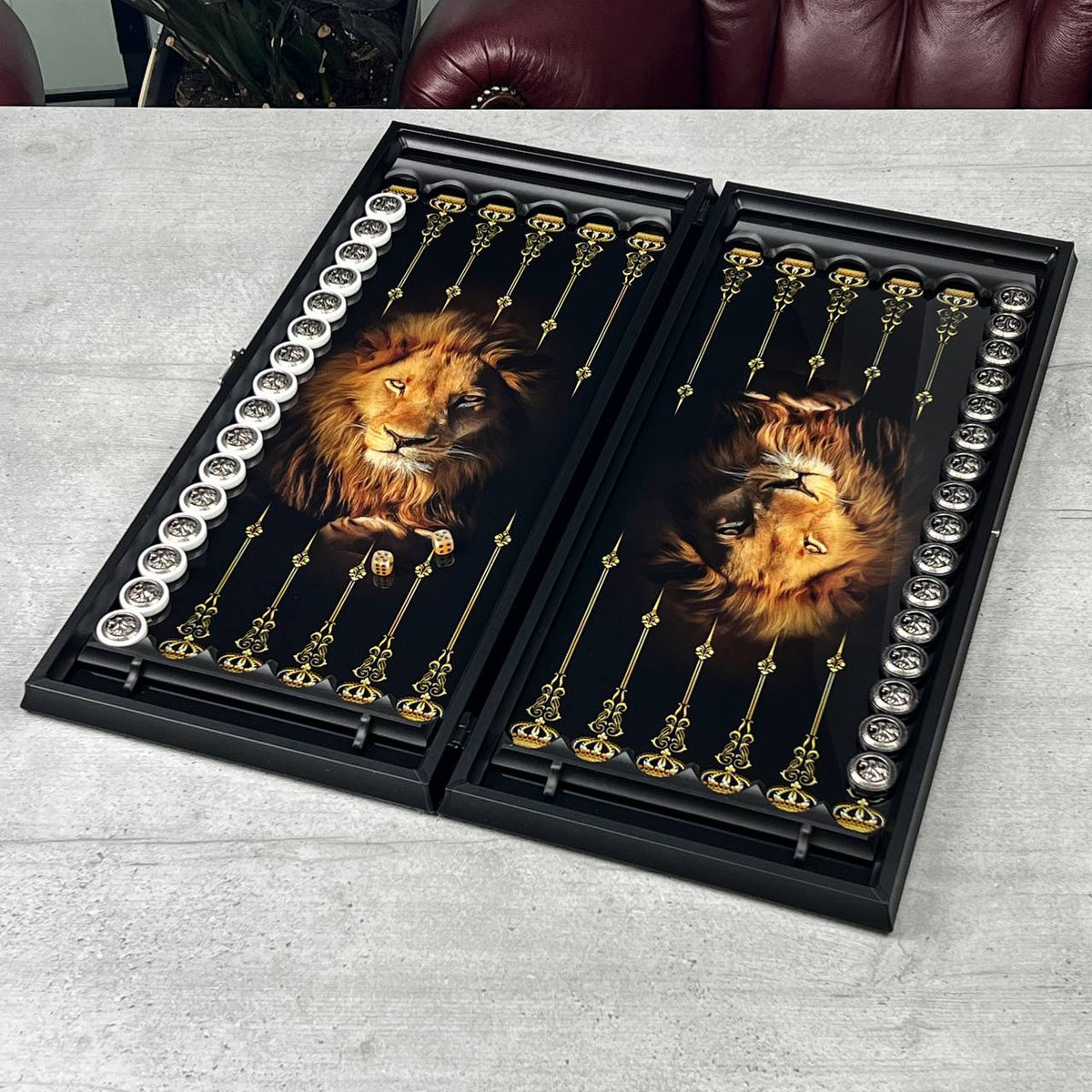 Handgefertigtes luxuriöses Backgammon-Set aus Glas, 61 x 27 cm. Individuell gestaltet, als Geschenk geeignet