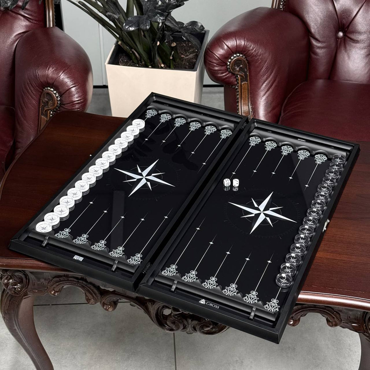 Handgefertigtes luxuriöses Backgammon-Set aus Glas, 61 x 27 cm. Individuell gestaltet, als Geschenk geeignet