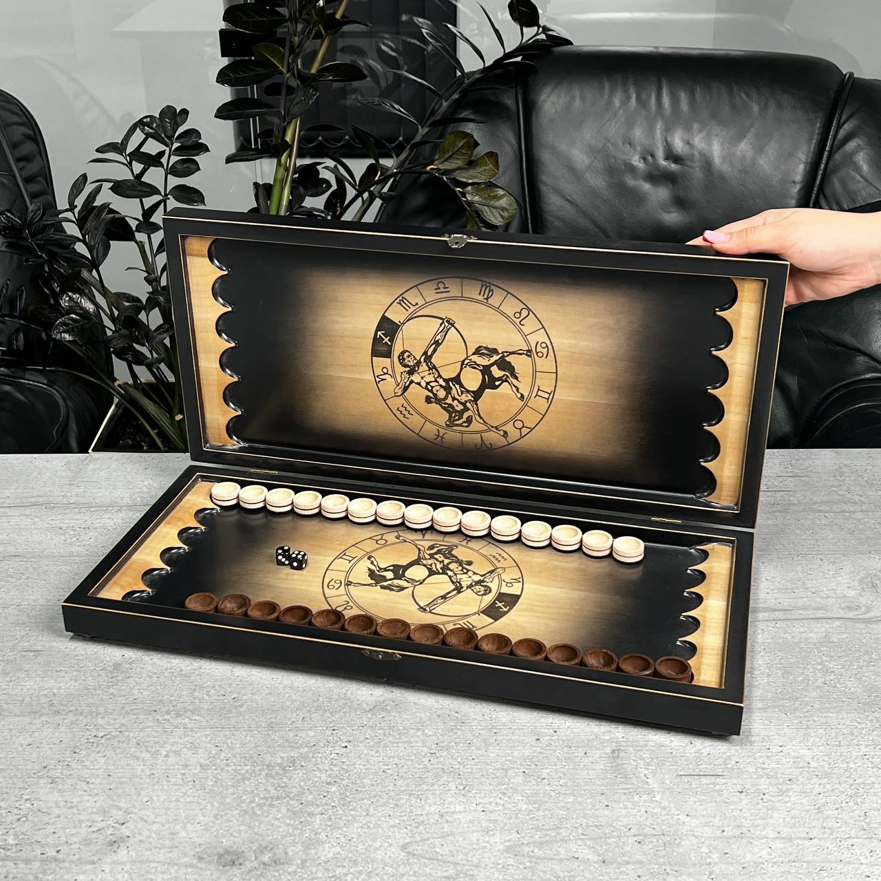 Backgammon-Set aus Holz, Brettspiel, Sternzeichen Schütze, 50 x 23 cm. Als Geschenk geeignet.