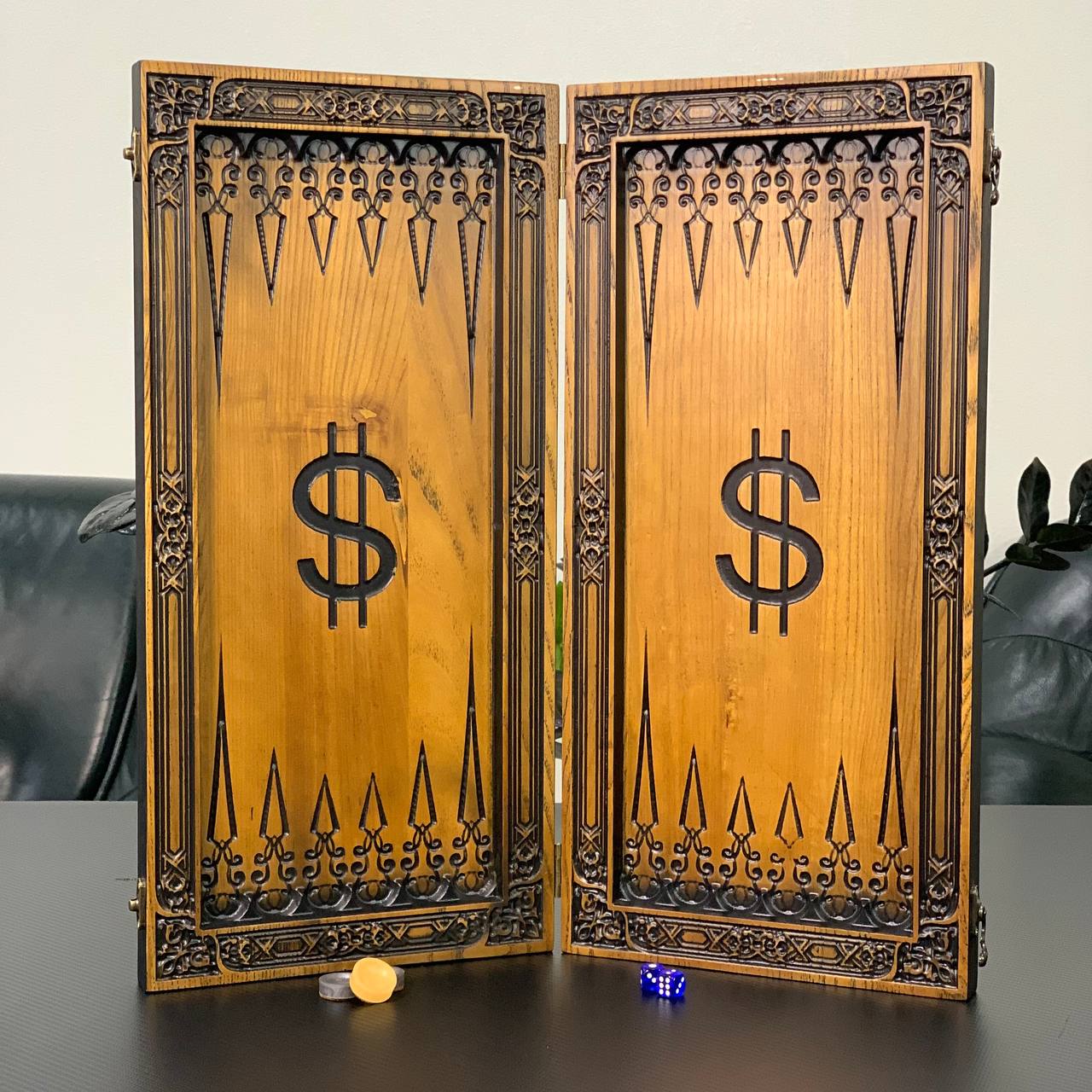 Hölzernes Backgammon-Brettspielset „Dollar“, 46×23×3cm, geschenkfertig und individuell anpassbar.