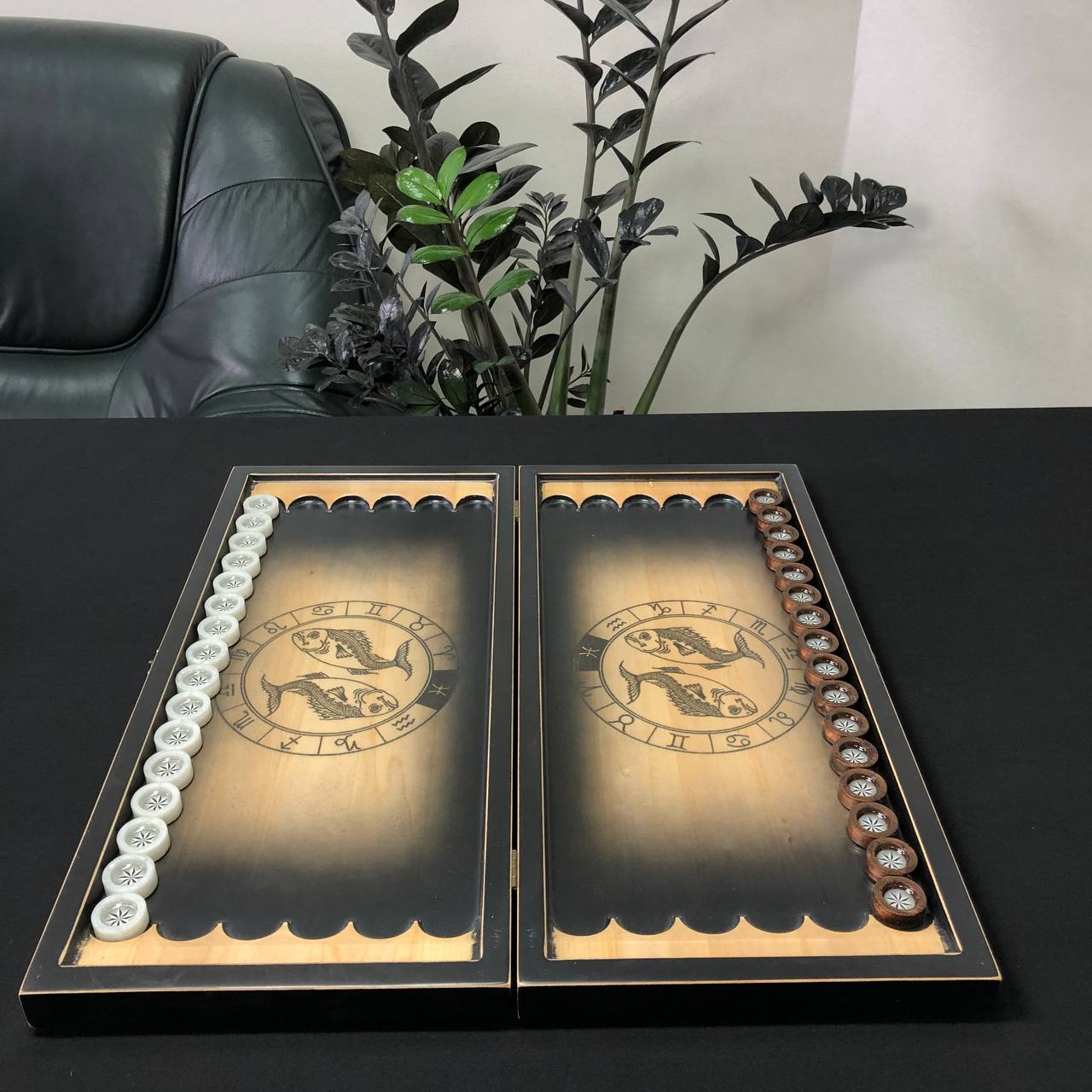 Backgammon-Brett aus Holz mit dem Sternzeichen Fische – handgefertigt, personalisierbar, geschenkfertig